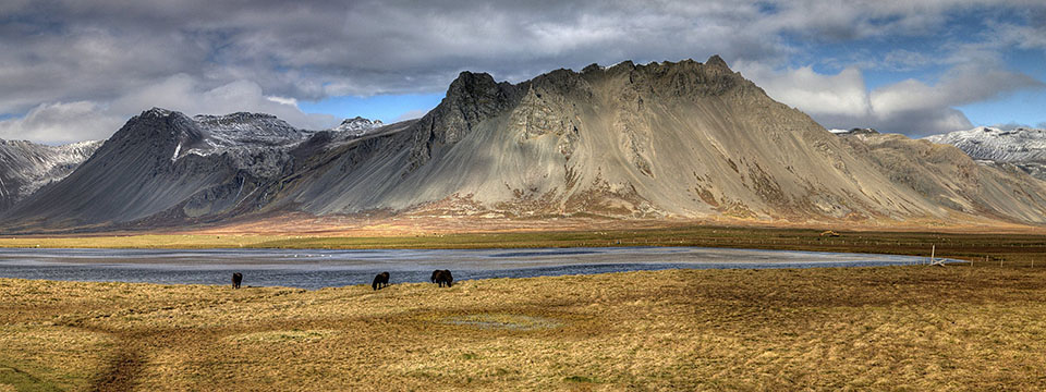 Mountains in western Iceland