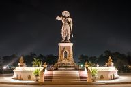 Anouvong Chao monument