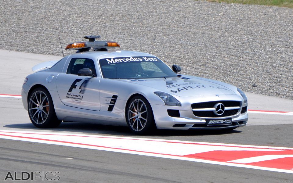 F1 Safety car