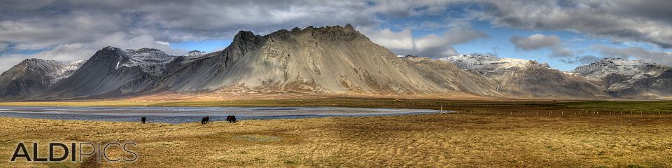 Mountains in western Iceland