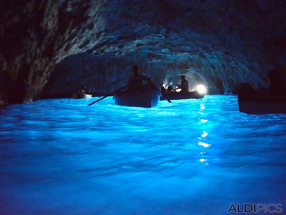 Синята пещера