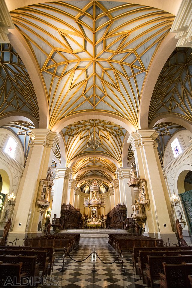 Катедрали в Лима