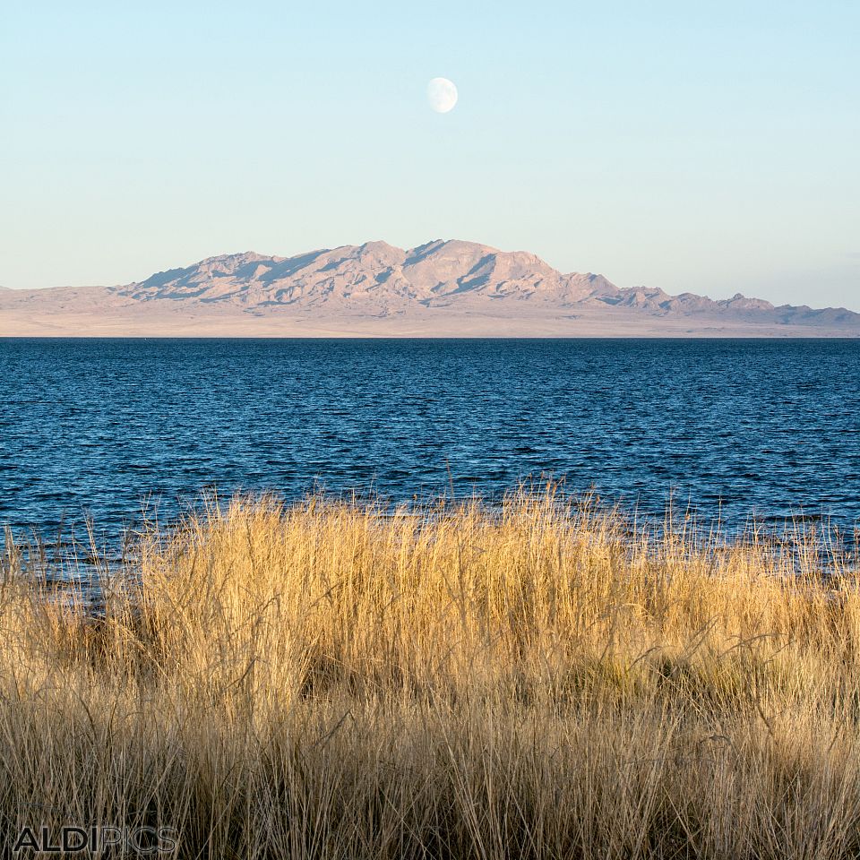 Achit-Nuur Lake