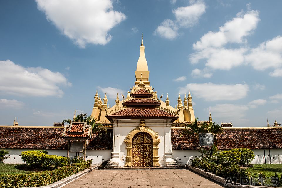 Golden pagoda Pha That Luang