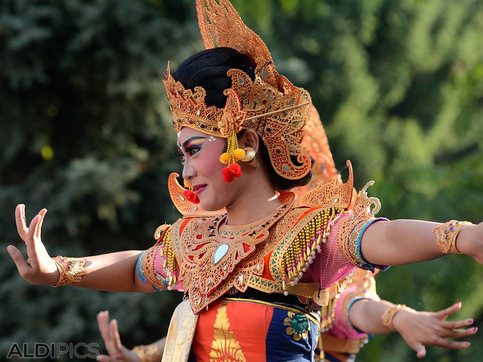 Танцов състав от Индонезия - 
Фолклорен фестивал Пловдив 2013