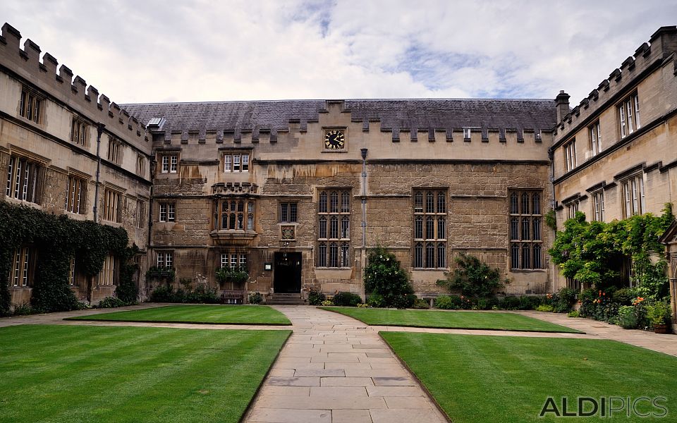 Universities in Oxford