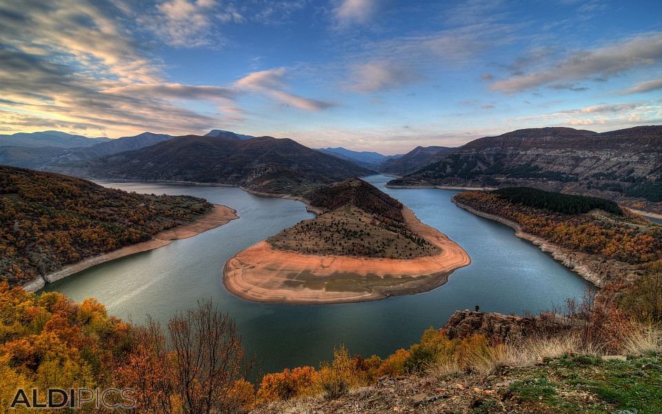 Меандрите на река Арда край Кърджали