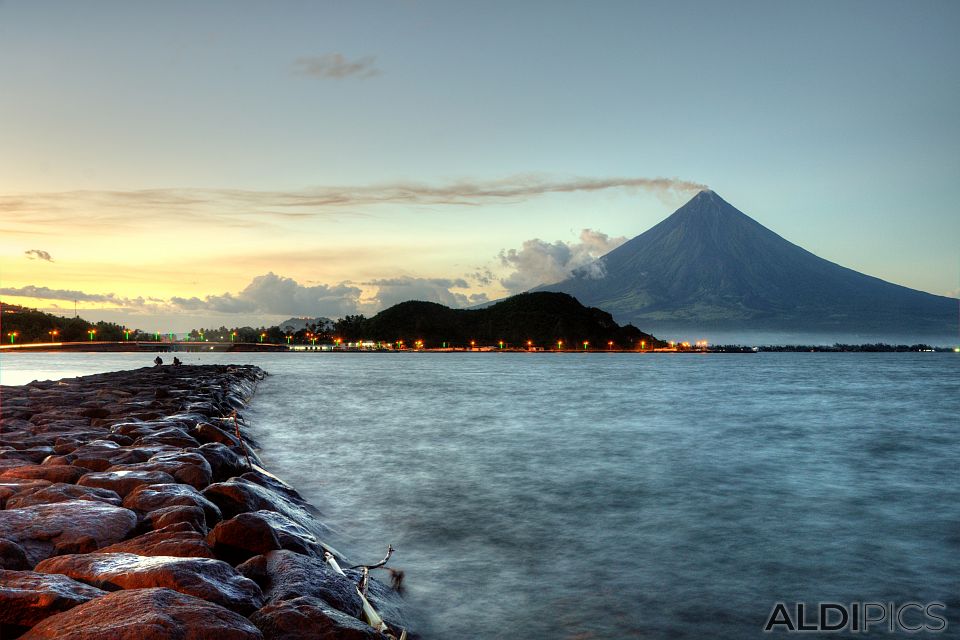 Sunset over the Legazpi city