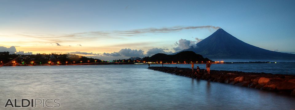 Sunset over the Legazpi city