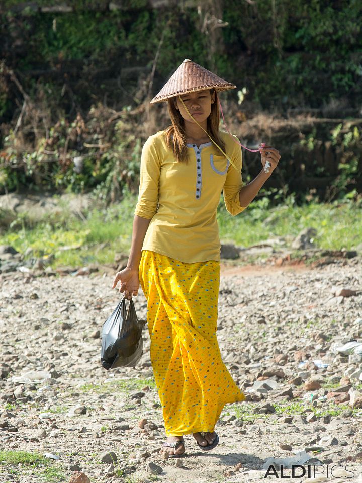 Girl in Mingun