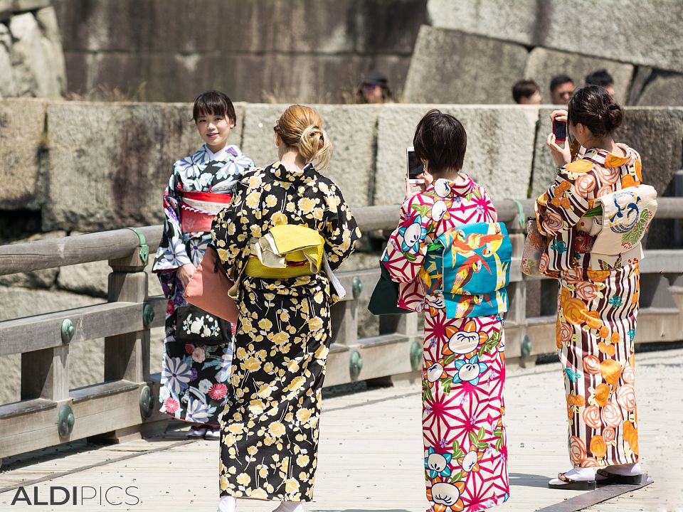 Японки в кимона