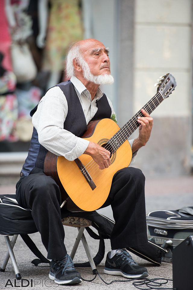 Уличен музикант