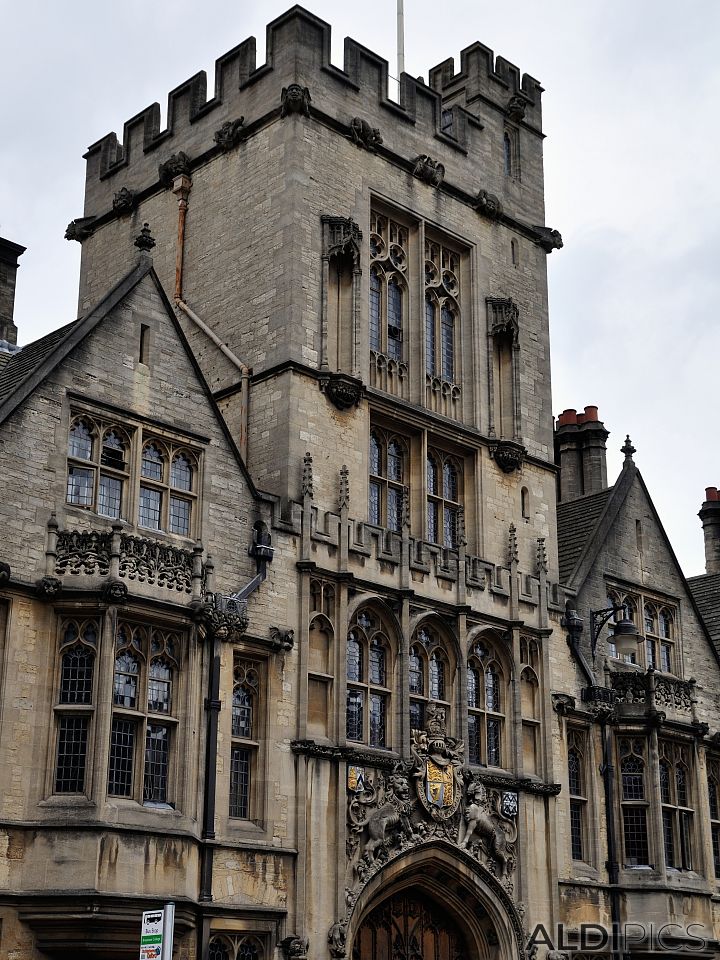 Universities in Oxford