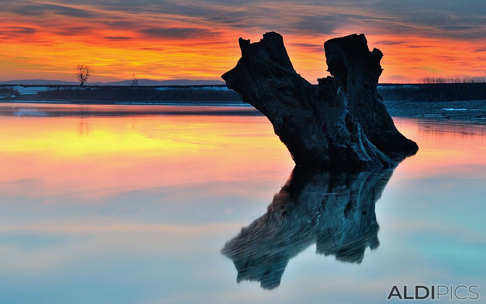 Sunset in Jrebchevo dam