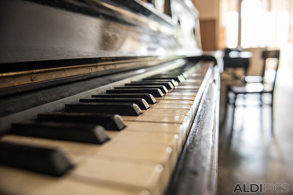 The old piano