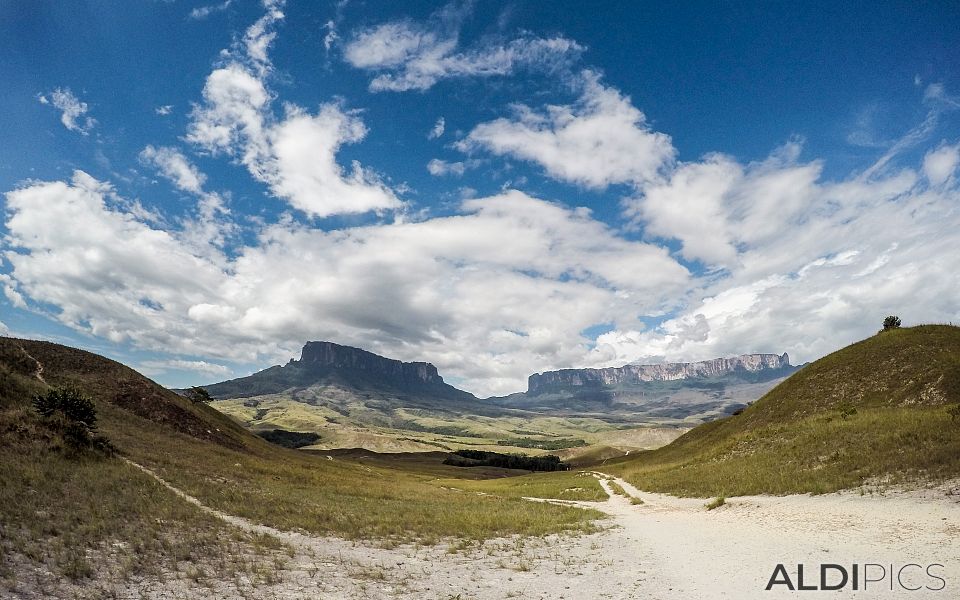 Climbing to Roraima