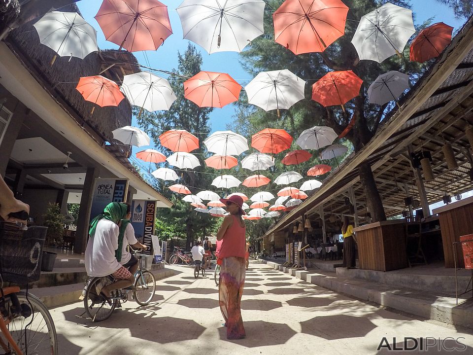 Through the streets of Gili Trawangan